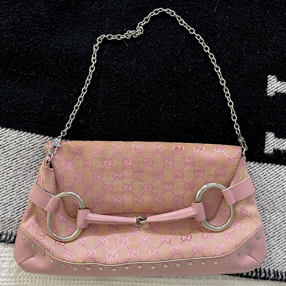 Authentic Gucci shoulder bag. Good condition.